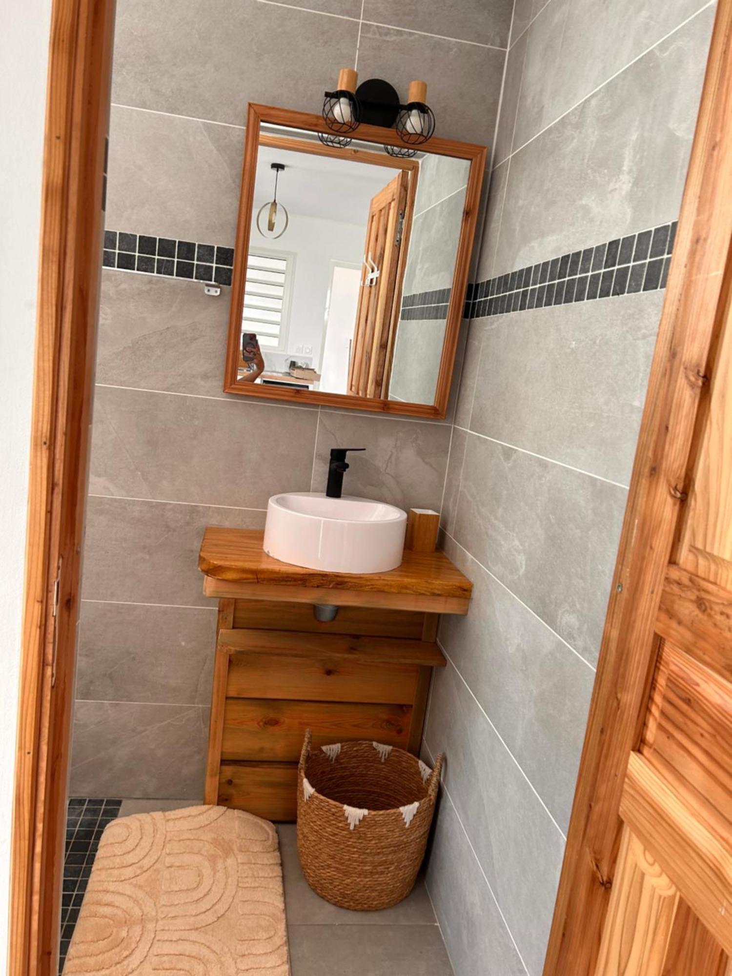 Logement Emeraude Sainte-Rose Esterno foto